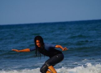 Aditi Balan Instagram - How did i miss this amazing thing for so long. Surfing.