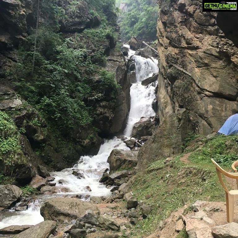 Aditi Balan Instagram - Pic 1 : These two kids I met in Tosh were so smart. Walked around with us the whole day. :) Pic 2 : trek to Malana. Pic 3 : enroute khirganga Pic 4 : Trek to khirganga. Long long time back.