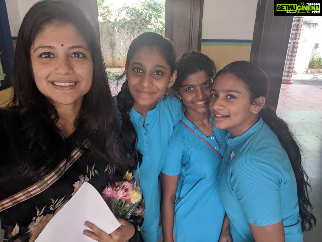 Aditi Balan Instagram - There was mime skit done by the kids of Harishree Vidyalaya and it blew my mind. Thanks guys for having me over. Always a pleasure addressing school kids. :)