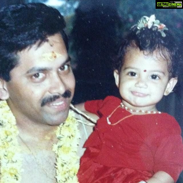 Aditi Balan Instagram - Throwback. Appa ponnu. :) #daddysgirl #throwback # childhood