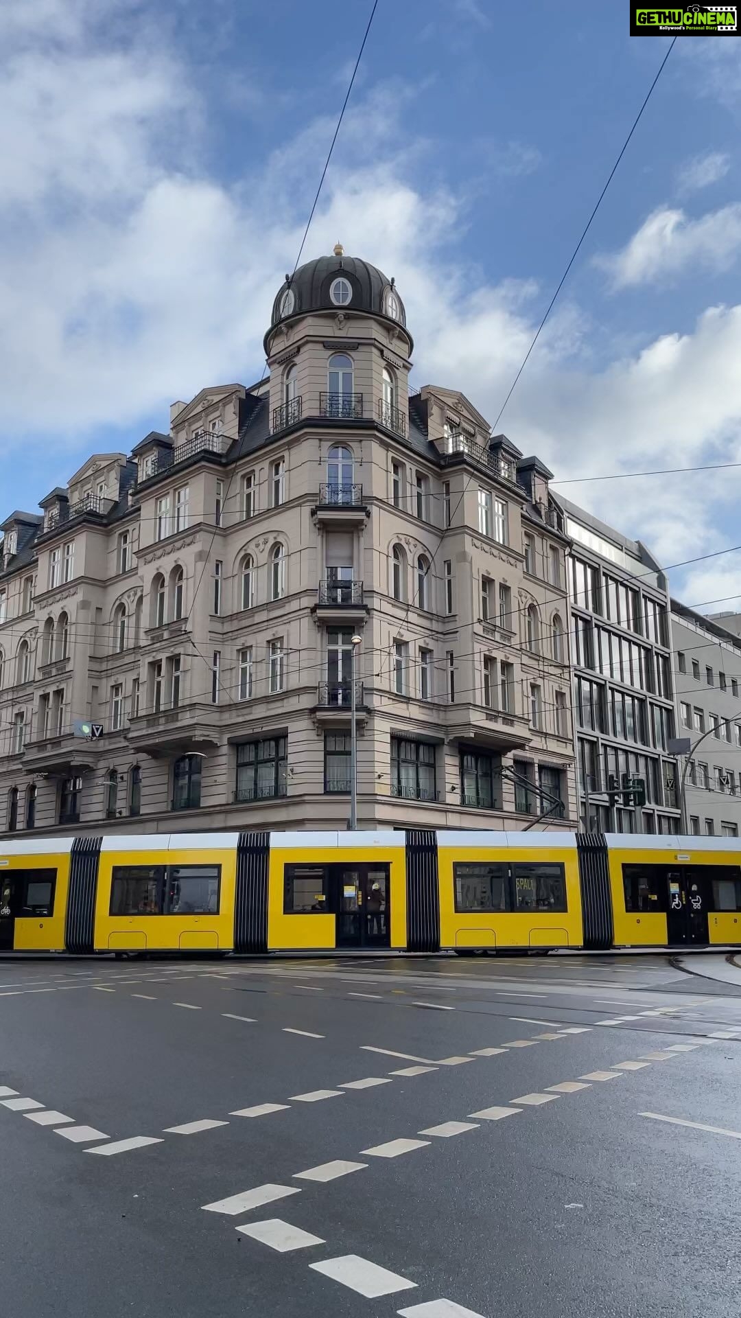 Aditi Chengappa - 162 Likes - Blue skies
.
.
.
#berlin #berlincity #berlinberlin #espressohouse #city #sky