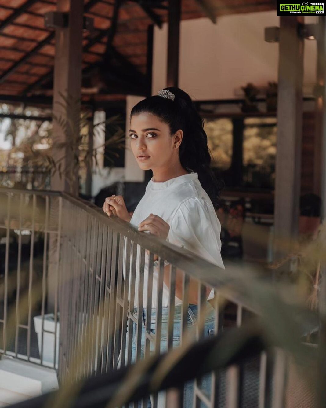 Aishwarya Rajesh Instagram - Some more lovely pics clicked @johan_sathyadas ❤️ makeup #Anand .. Hairstyle @sharmilahairstylist styling @chaitanyarao_official location @synckofficial editor @johnferri.1111
