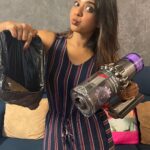 Aishwarya Rajesh Instagram - You powerful little thing Dyson V11 😍 Proud of taking up the Dyson Dust Challenge, but not proud of the Dust that it managed to collect from my house🙈 I really thought my house was “CLEAN” until now.. this was a much needed reality check, I guess you should try it too 😅 @dyson_india #DysonDustChallenge#DysonIndia#DysonHome#DysonV11#gifted