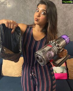 Aishwarya Rajesh Instagram - You powerful little thing Dyson V11 😍 Proud of taking up the Dyson Dust Challenge, but not proud of the Dust that it managed to collect from my house🙈 I really thought my house was “CLEAN” until now.. this was a much needed reality check, I guess you should try it too 😅 @dyson_india #DysonDustChallenge#DysonIndia#DysonHome#DysonV11#gifted