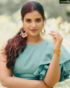 Aishwarya Rajesh Instagram - Appear as you are. Be as you appear ❤️-Rumi 
Outfit @malarvikrambridalcouture  Photography @stevenaj14  Makeup #Anand hairstyle @sharmilahairstylist