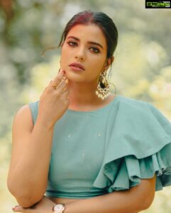 Aishwarya Rajesh Instagram - Appear as you are. Be as you appear ❤️-Rumi 
Outfit @malarvikrambridalcouture  Photography @stevenaj14  Makeup #Anand hairstyle @sharmilahairstylist