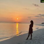 Aishwarya Rajesh Instagram - Sunsets in Maldives are truly magical ❤️😍 I had a fun time relaxing and unwinding looking at the magical shades of sun fall into the blue waters @reethifaru @pickyourtrail the experience has been wonderful and a much needed one for me. visit the Maldives atleast once. @reethifaruwatersports #pickyourtrail #sunsets #beach #reethifaru #maldives #travel Reethi Faru Resort