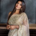 Aishwarya Rajesh Instagram - Really happy and honoured to be on the October cover of JFW! Do check out my interview for the magazine in which I open up on my dreams and the courage to pursue them! Photography: @soondah_wamu Styling : @amritha.ram H&M: @prakatwork Jewellery : @challani_jewellery outfit @theprideshop.in