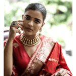 Aishwarya Rajesh Instagram – Thank u @soondah_wamu for these lovely shots ❤️❤️
Styling @amritha.ram 
Makeup @prakatwork 
hair @motwanikiara 
Outfit @warpnweftbysagrikarai 
Jewellery @amrapalijewels @amethystchennai