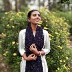 Aishwarya Rajesh Instagram – Wen ur lost in thoughts … n @jayalakshmisundaresan knitted this beautiful woollen stole ..