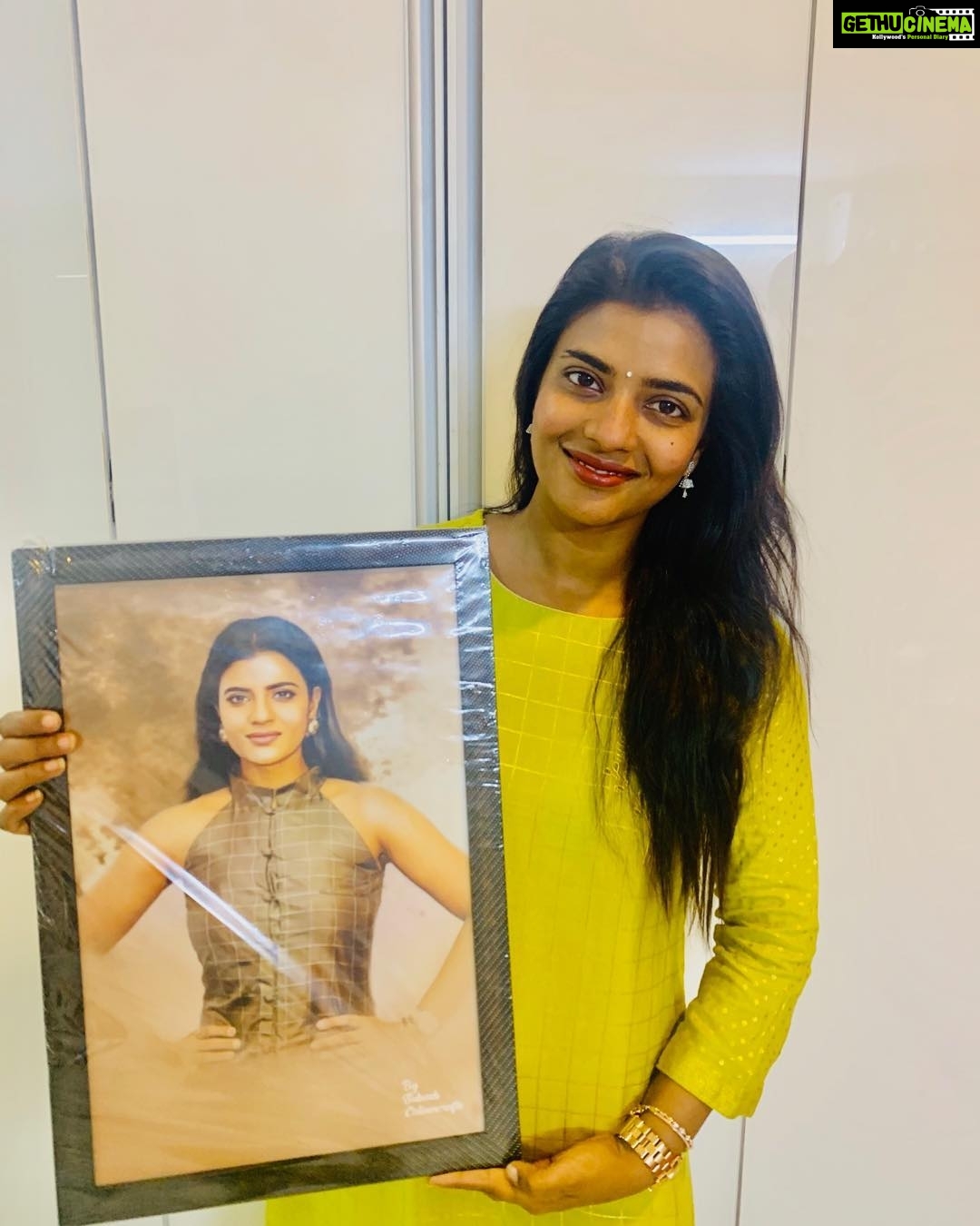 Aishwarya Rajesh Instagram - Thank u so much @colour_crafts_ for this lovely painting. 🤗🤗