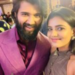 Aishwarya Rajesh Instagram – With #Rowdy .. @thedeverakonda .. at #kausalyakrishnamurthy #Pre-release event .: