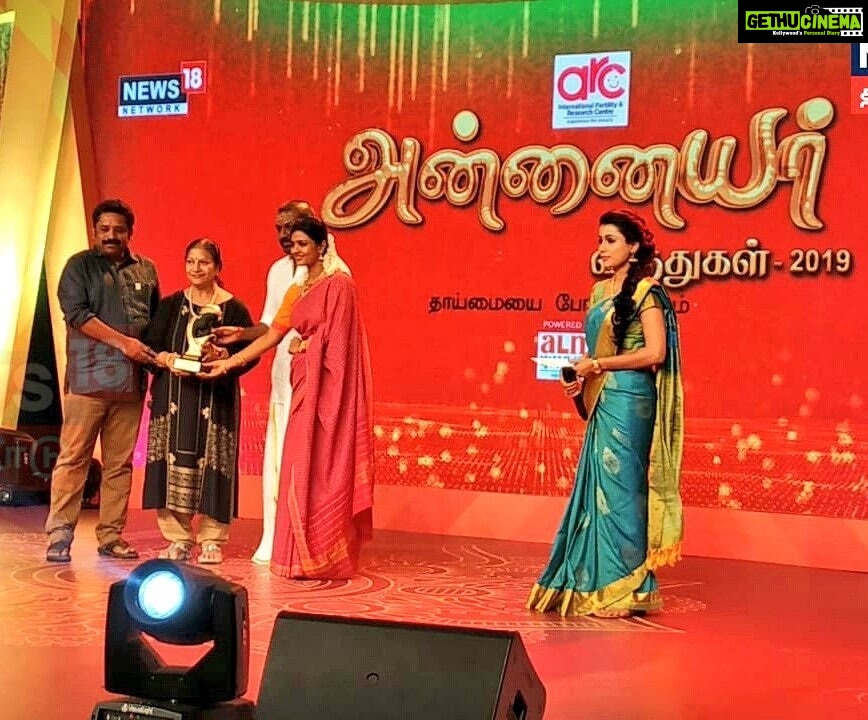 Aishwarya Rajesh Instagram - Happie Mother’s Day .... this is very special moment as my mom was awarded as inspiring women ... thank u so much @news18tamilnadu for honouring my mom... she s single mother fought all d struggles an brought all four of her children.... lost her two sons n her husband an left only wit me an my brother @manikanta_rajesh_official ... she gave us quality education as she was not educated... she brought us lik every other normal kids wit good standard of living... she starved to feed us ... she taugh me an my brother how to figh life in toughest situation.... everyone mother is a fighter an true inspiration... me an my brother @manikanta_rajesh_official is nothing without her ..... every mom is a worrier always respect an only love her ... only god v have is our mother .... love u Amma ll always keep u happie n safe ...