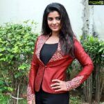 Aishwarya Rajesh Instagram - Wearing this vibrant frm @vivekarunakaran for #vadachennaipressmeet styled @amritha.ram my fav ...
