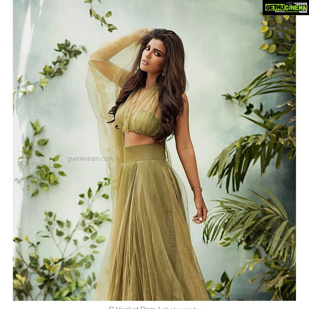 Aishwarya Rajesh Instagram - Another lovely click @gvenkatram styled#designer @deepika__1111 # makeup & hair @nageshmakeup