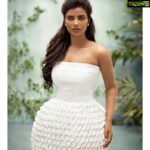 Aishwarya Rajesh Instagram - Tanned dusky look ... loving it .. thank u @venketramg sir for making me look so beautiful styled @deepika__1111