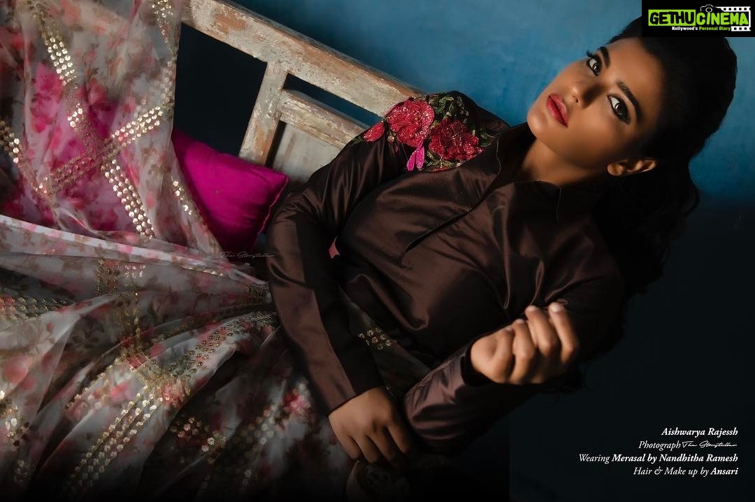 Aishwarya Rajesh Instagram - Another lovely click @thestoryteller_india ... #makeup @ansarimakeupandhairstylist #costume @nandhitharamesh