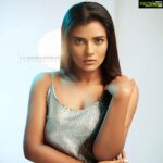 Aishwarya Rajesh Instagram – @v.s.anandhakrishna he makes magic … stylish @jayalakshmisundaresan #makeup @suresh.menon