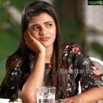 Aishwarya Rajesh Instagram – This is how I wait for my food at restaurants 🤣🤣😂