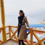 Aishwarya Rajesh Instagram - Beautiful Kashmir ❤️❤️ outfit @thehazelavenue Dal Lake , Srinagar - Kashmir