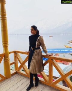 Aishwarya Rajesh Instagram - Beautiful Kashmir ❤️❤️
outfit @thehazelavenue