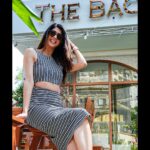 Aishwarya Sakhuja Instagram - Thursday afternoon couldnt have looked better. Some sun and coffee n im good to go.. @thebackyardbrew Photographed by @sehban_azim Ya ya thankyouu😋 #AishwaryaSakhuja #actor #actorslife #anchor #ootd #ootdfashion #ootdindia #eventlook #sunshine #coffeelover #coffeetime #somethingisbrewing #yariroad @aditim88 this place is growing on me😁