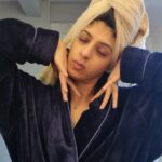 Aishwarya Sakhuja Instagram - Caption this❤ #AishwaryaSakhuja #reelsinstagram #reelkarofeelkaro #reelitfeelit❤️❤️ #reelsvideo #reelsindia #indianwear #indianatheart #reels #actor #actorslife #transition #transitionreels