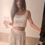 Aishwarya Sakhuja Instagram - @hiltongoaresort PRESIDENTIAL SUITE TOUR P.s since it was shot in the dark the outdoor patio couldnt be captured but i helped you by putting an image from Google😛 #AishwaryaSakhuja #travelwithash #actorslife #actor #anchor #loveforwhite #love #goa #roomtour #throwback