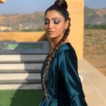 Akanksha Puri Instagram - To every beautiful morning ❤️ . . Something exciting coming soon …😍 Make up @kalpesh_joshi Hair @hairartistpoojagupta . . #morning #goodmorning #goodvibes #instagram #instagood #song #bts #shoot #work #hair #makeup #beautiful #beauty #love #fitness #tattoo #smile #video #picoftheday #photooftheday #fun #beingme #akankshapuri #🔥