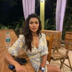 Akshara Gowda Instagram – Drained 🥱😴 but with basics ❣️(I meant water not the gadgets) #shootlife 

Make up @manjiri_trivedi 
Hair @makeupnhairbyrekha 
Assisted @chethan.s.appu 

#tamilcinema #tamil #aksharagowda #aksharagowdabikki #stylishtamilachi #stylishtamizhachi