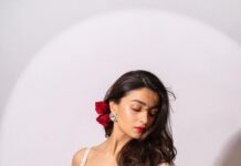 Alia Bhatt Instagram - AA RAHI HAIN GANGU 🌹 Sirf cinema main - 25th February Se 🤍