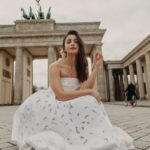 Alia Bhatt Instagram - berlin baby 🤍 #gangubaikathiawadi #berlinale2022