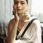 Alia Bhatt Instagram – Lights ✨ Camera 🎥 Alia 💘⁣
⁣
Spend the day with actress Alia Bhatt (@aliaabhatt), star of the new film “Gangubai Kathiawadi,” as she goes from the yoga mat to the red carpet (with a special visit from Edward along the way 😻).⁣
⁣
Reel by @aliaabhatt⁣
Music by Sanjay Leela Bhansali Mumbai