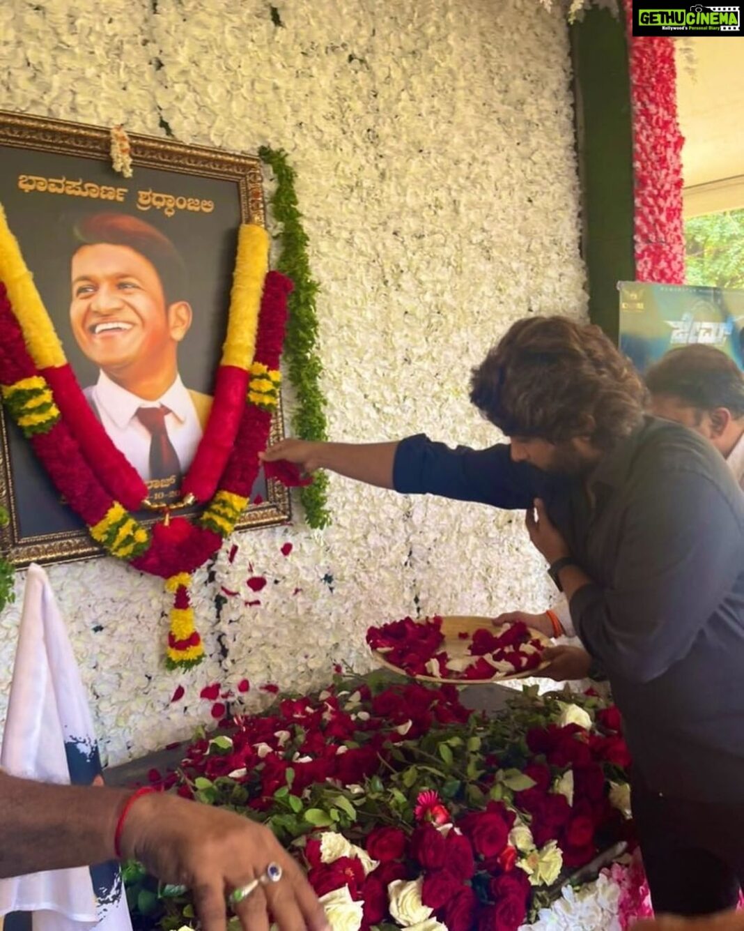 Allu Arjun Instagram - My Humble respects To Puneeth Garu . My respect to rajkumar garu’s family , friends , well wishers & fans . Allu Arjun Instagram - My Humble respects To Puneeth Garu . My respect to rajkumar garu’s family , friends , well wishers & fans .