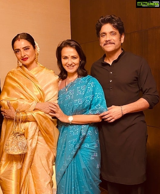 Amala Akkineni Instagram - Spent a most memorable evening with Rekhaji - she is gifted and gracious in every way! Rekha ji received the ANR National Award for 2019. She spoke beautifully and also presented the degrees to graduates of Annapurna College of Film and Media blessing the students for a bright future . Thank you for touching all our hearts Rekhaji 🙏 #anrnationalaward #anrliveson @acfm_official