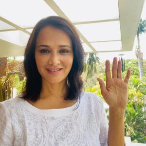 Amala Akkineni Instagram - Happy Women's Day! I love the quote
"Woman, you must shine! For with you all of us shine 💛" 
What can I do to support the light within you to shine bright?

#iwd2021 #womensday2021 #womenpower💪