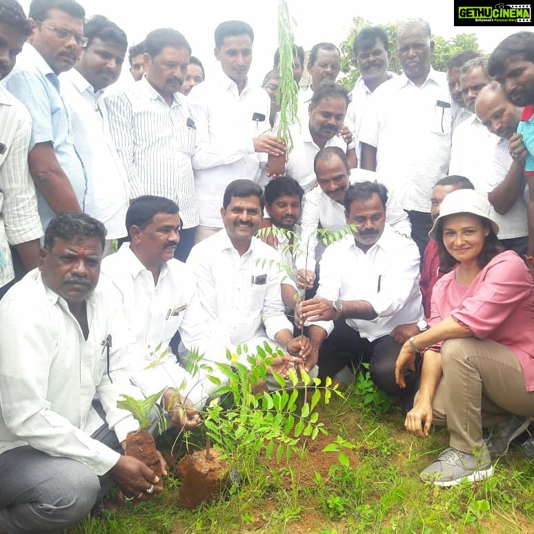Amala Akkineni Instagram - Participated in Haritha Haram at Shadnagar today. A wonderful initiative by the Telangana government. With me are TRS party workers and the dynamic Sarpanch Vishnu. #harithaharam #planttrees #treesarelife
