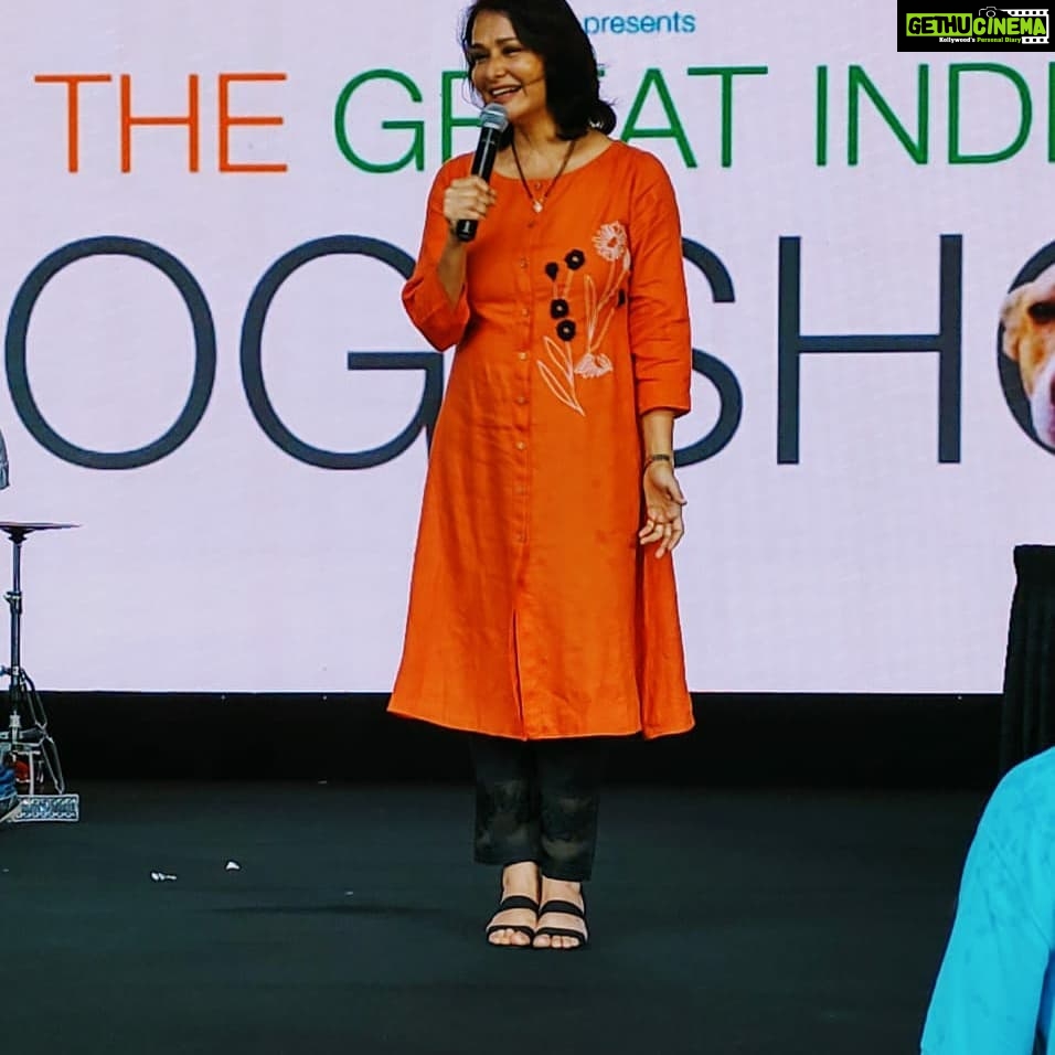 Amala Akkineni Instagram - The Great Indian Dog Show is the most heart warming display of love between human and animal. The stories of how people rescued indie dogs from abuse and abandonment, moving them from the streets into their homes, shows humanity in a very compassionate light . Evenings like these feed my soul 🥰. Well done Blue Cross of India! @blue_cross_rescues #tgids2019