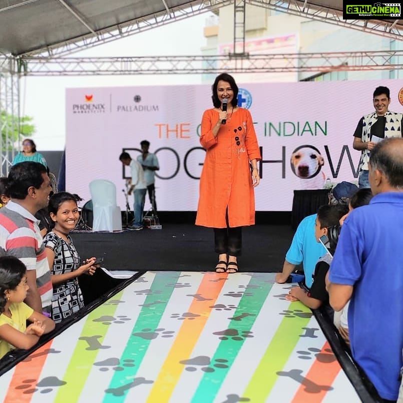 Amala Akkineni Instagram - The Great Indian Dog Show is the most heart warming display of love between human and animal. The stories of how people rescued indie dogs from abuse and abandonment, moving them from the streets into their homes, shows humanity in a very compassionate light . Evenings like these feed my soul 🥰. Well done Blue Cross of India! @blue_cross_rescues #tgids2019