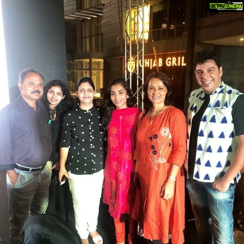 Amala Akkineni Instagram - The Great Indian Dog Show is the most heart warming display of love between human and animal. The stories of how people rescued indie dogs from abuse and abandonment, moving them from the streets into their homes, shows humanity in a very compassionate light . Evenings like these feed my soul 🥰. Well done Blue Cross of India! @blue_cross_rescues #tgids2019
