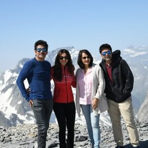 Amala Akkineni Instagram - With director Rahul @rahulr_23, the beautiful and fit @rakulpreet and Nagarjuna. Enjoyed hanging out at the #manmadhudu2 shoot in Switzerland. #swissdiaries