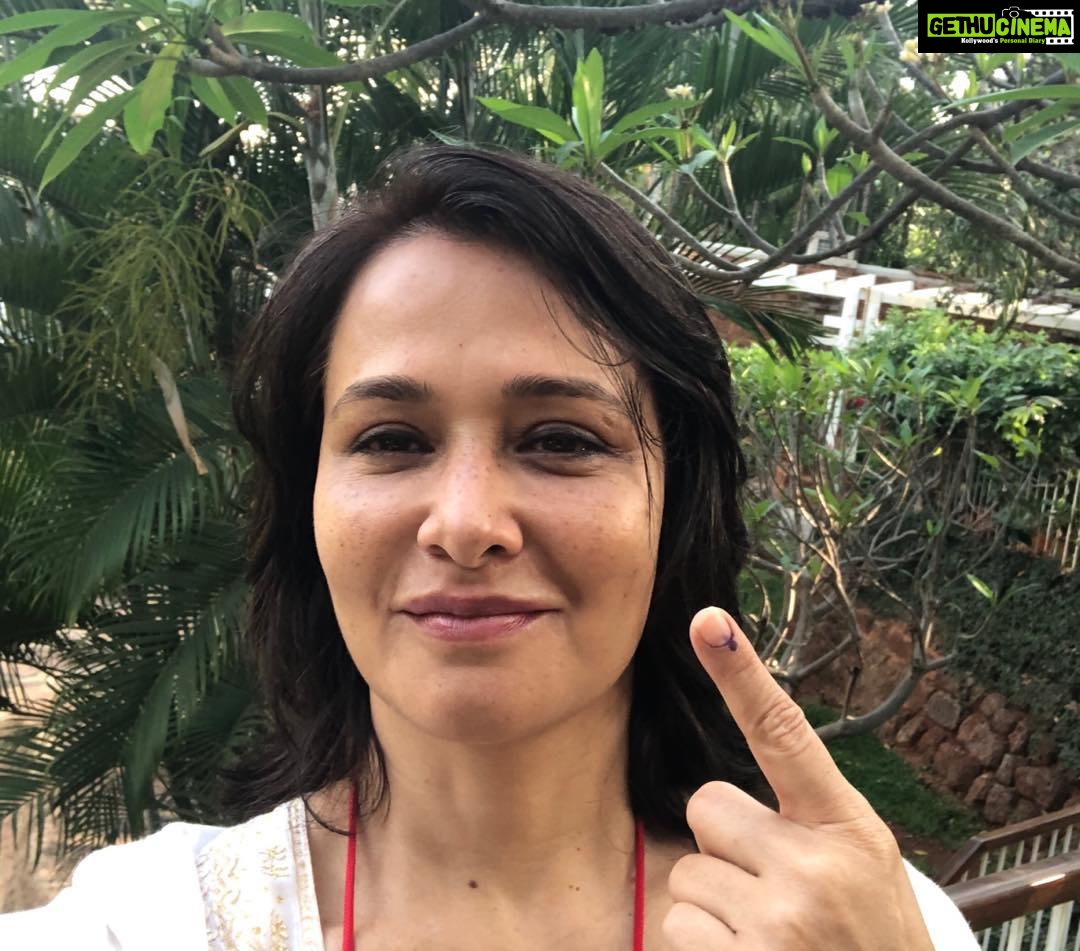 Amala Akkineni Instagram - Voted early !! Please do your part too Hyderabad 🙏🏼