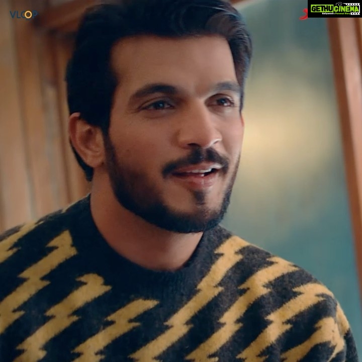 Ameesha Patel Instagram - Congratulations @anil_u_jain and @ravijain21 on their new music label @vloopmusic and their first song #EkTuHiTohHai. Not seen anything like this in the recent times! Was hooked from the start to the video featuring the @arjunbijlani and @sanamakbul in the snow covered valleys of Kashmir! And of course the track is sung so beautifully by the amazing @stebinben