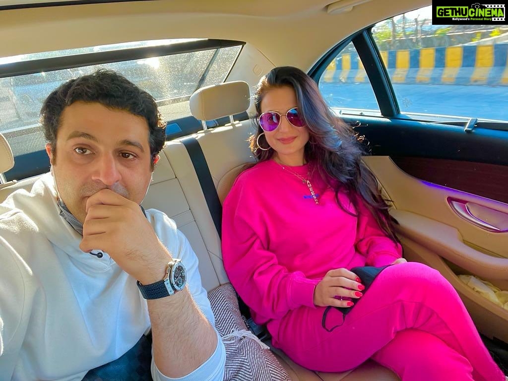 Ameesha Patel Instagram - INDORE…with my best travel partner @kuunalgoomer .. the best business partner ,pillar of strength and BFF everrrrrr👍🏻👍🏻💞💞🙌🏻