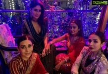 Amrita Arora Instagram - Diwali nites #bluelights #diwaliphatakas @malaikaaroraofficial @therealkarismakapoor #beebo !Sisterhood of the manic pictorials 🤩🤩🤩🤩