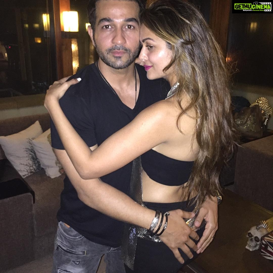 Amrita Arora Instagram - Ufffff toooo much hotness for one pic!!!!