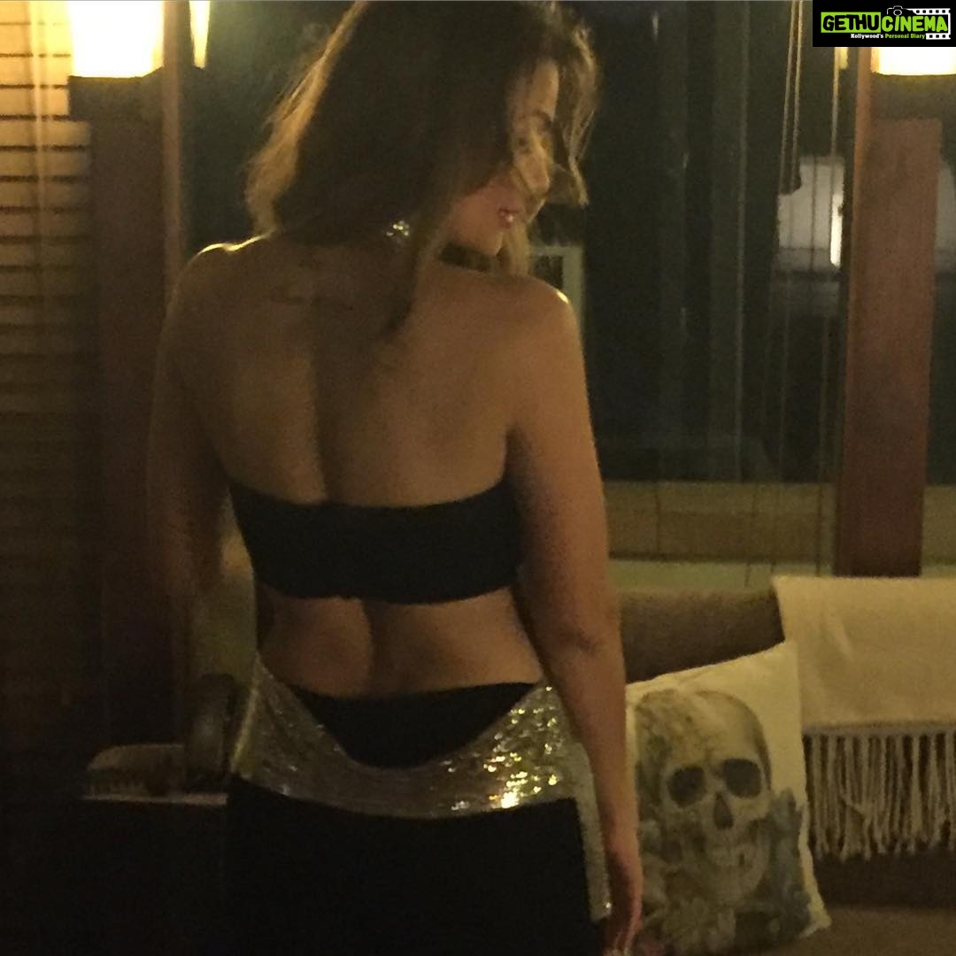 Amrita Arora Instagram - I've got ur back!!!