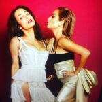Amrita Arora Instagram - The moment I get to give my sister @malaikaaroraofficial the fit inspiration of the year award at the vogue Awards @vogueindia !!! Proud moment ❤️❤️❤️ who run the world ....girlssss 🔥🔥🔥 Make up by @mallika_bhat ,Hair by @priyanka.s.borkar ,Outfit by @gauriandnainika @vogueindia #10yearsofvogue