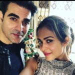 Amrita Arora Instagram - Happy birthday dearest @arbaazkhanofficial 🍷❤️🥰🎁 Arbuuuuu