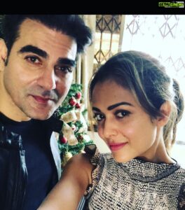 Amrita Arora Instagram - Happy birthday dearest @arbaazkhanofficial 🍷❤️🥰🎁 Arbuuuuu